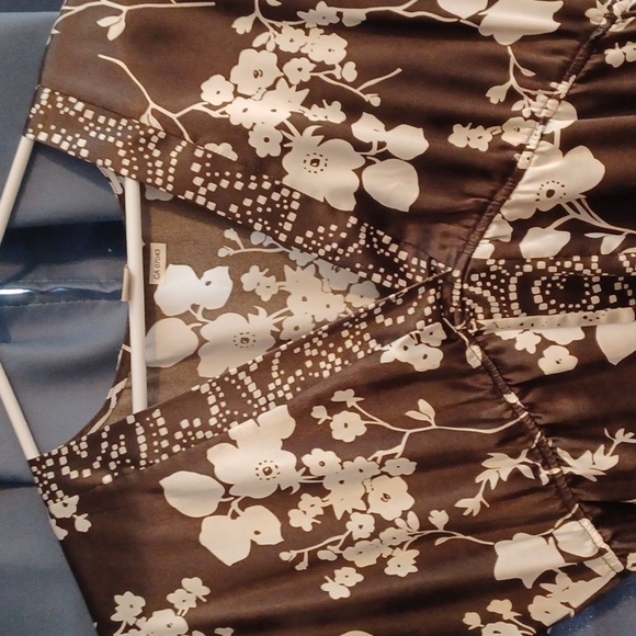 Cute flowy top! Great with jeans or khakis - Picture 3 of 3